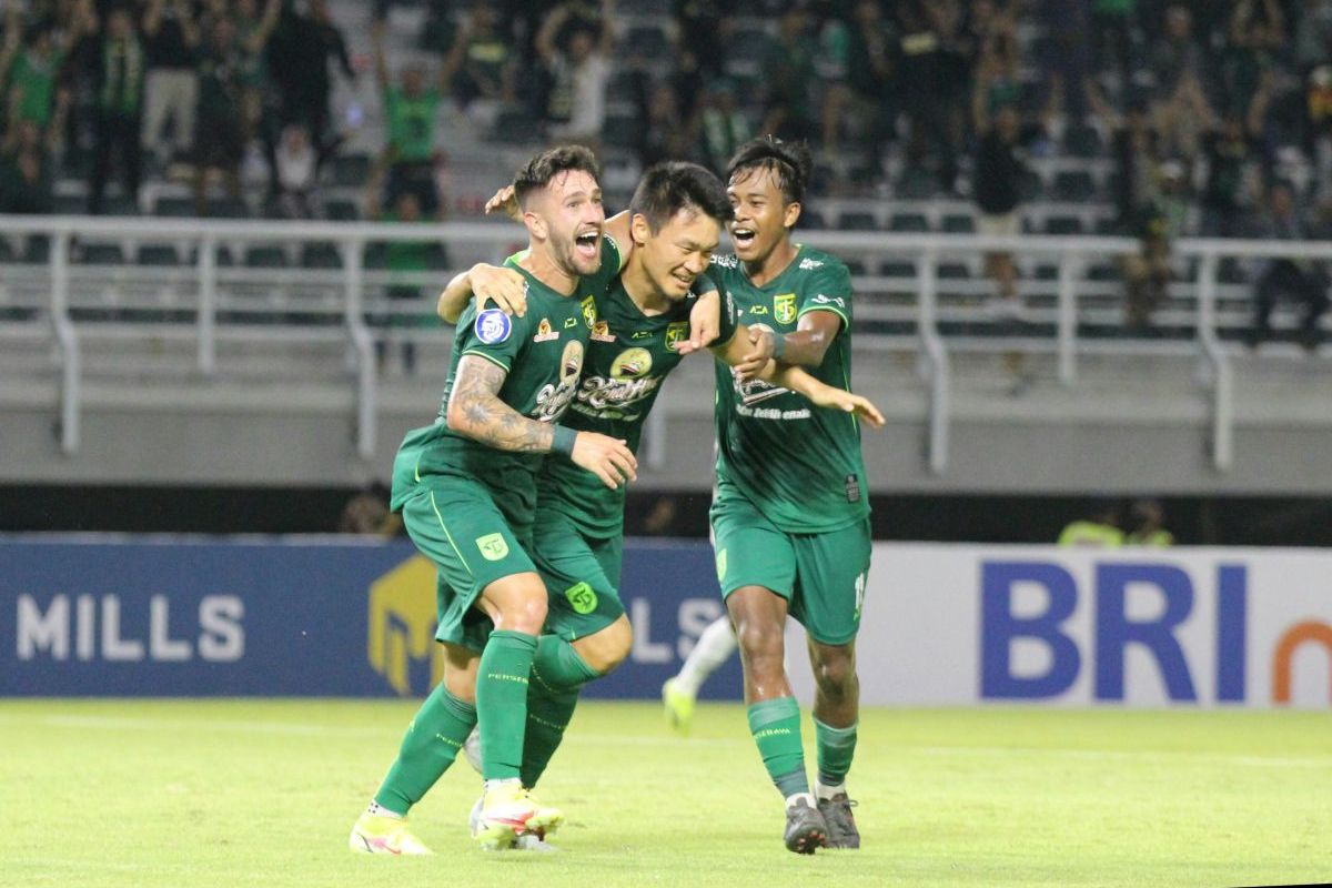 Persebaya vs Persita1.jpg